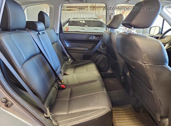 JF2SJAWC5HH466633 2017 SUBARU FORESTER 2.5I TO Silver Вид задніх сидінь