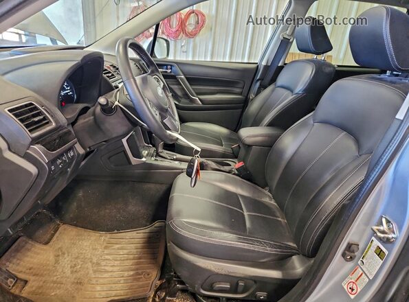 JF2SJAWC5HH466633 2017 SUBARU FORESTER 2.5I TO Silver Вид салону спереду