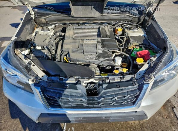 JF2SJGTC4HH501718 2017 SUBARU FORESTER2. White Vista del compartimento del motor
