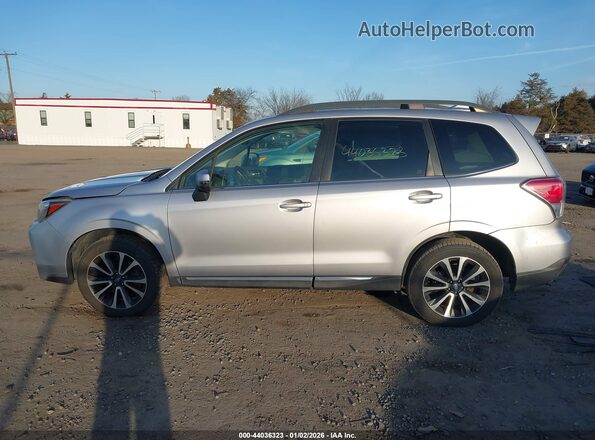 JF2SJGWC0JH400984 2018 SUBARU FORESTER2. Серебряный Панорамный вид салона 360°