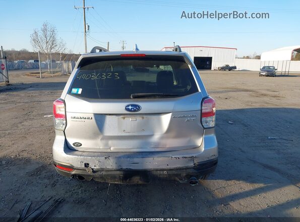 JF2SJGWC0JH400984 2018 SUBARU FORESTER2. Серебряный 