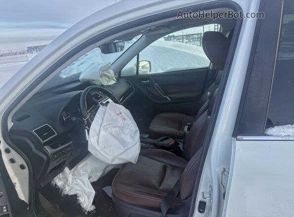 JF2SJHWC0JH615271 2018 SUBARU FORESTER2. White Widok z tyłu