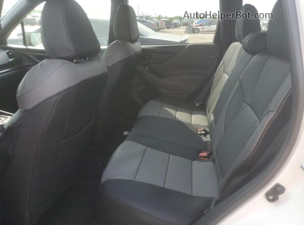 JF2SKAJC1RH530091 2024 SUBARU FORESTER Белый Вид задней части салона