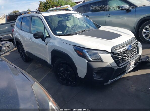 JF2SKAJC4RH524849 2024 SUBARU FORESTER Белый Передняя правая четверть