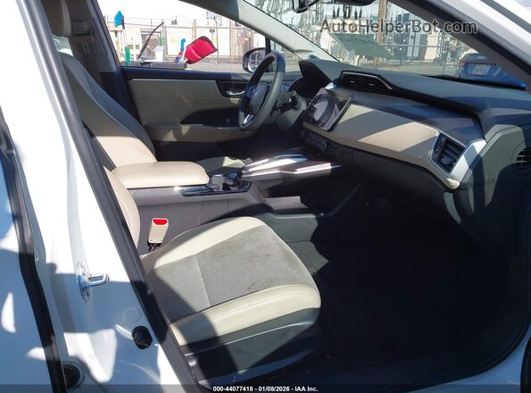 JHMZC5F19JC018197 2018 HONDA CLARITY PLUG-IN HYBRID White წინა სალონის ხედი