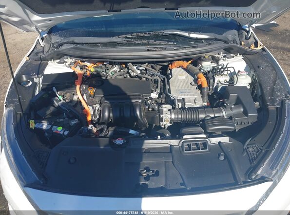 JHMZC5F1XJC015437 2018 HONDA CLARITY PLUG-IN HYBRID White Rear view