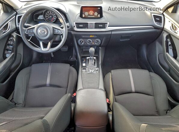 JM1BN1U70H1117543 2017 MAZDA 3 Серебряный Вид панели приборов