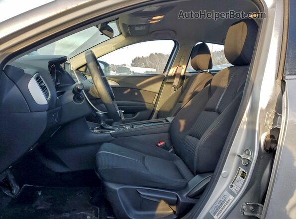 JM1BN1U70H1117543 2017 MAZDA 3 Серебряный Вид салона спереди