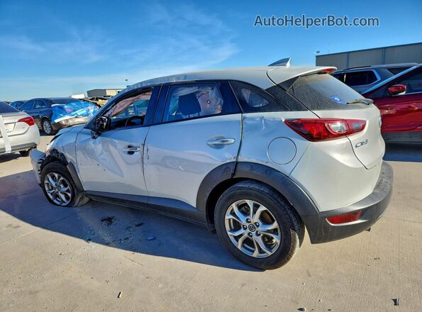 JM1DKDB73J0305992 2018 MAZDA CX-3 Серебряный Задняя левая четверть