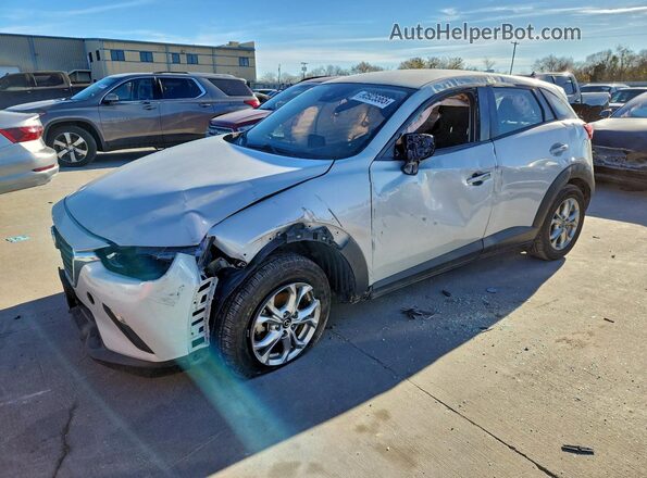 JM1DKDB73J0305992 2018 MAZDA CX-3 Серебряный Передняя левая четверть