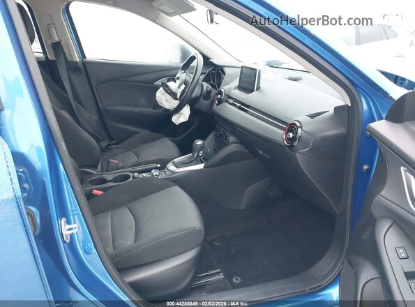 JM1DKFB78H0150698 2017 MAZDA CX-3 Синий Вид салона спереди