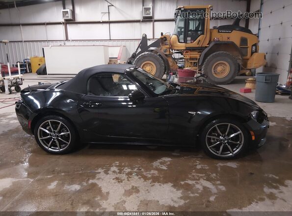 JM1NDAD71P0550812 2023 MAZDA MX-5 MIATA Черный Вид задней части салона