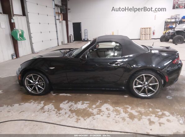 JM1NDAD71P0550812 2023 MAZDA MX-5 MIATA Черный Панорамный вид салона 360°