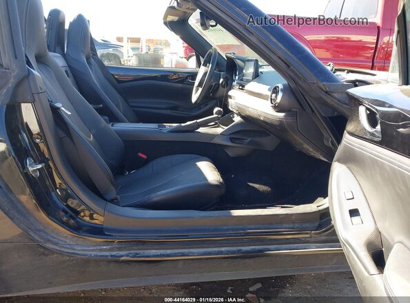 JM1NDAM76P0555083 2023 MAZDA MX-5 MIATA RF Black Вид салону спереду