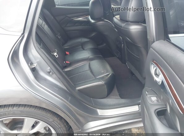 JN1BY1AP4HM740516 2017 INFINITI Q70 Серый Вид наклейки с VIN-кодом