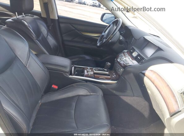 JN1BY1PR6HM210413 2017 INFINITI Q70L Белый Вид салона спереди