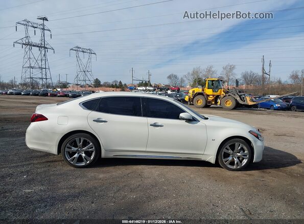 JN1BY1PR6HM210413 2017 INFINITI Q70L Белый Вид задней части салона