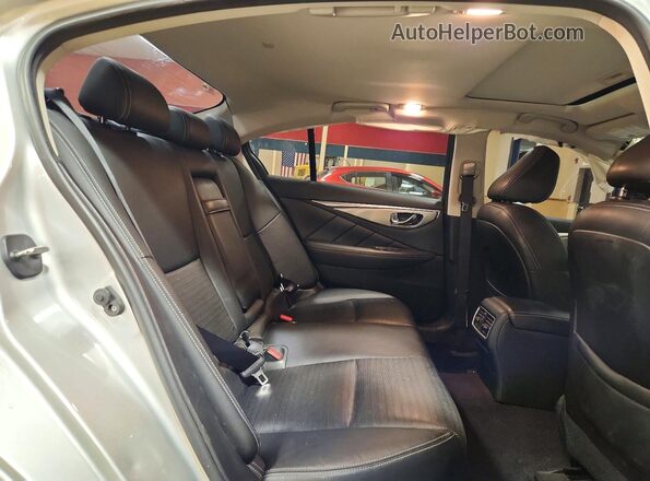JN1EV7AR8JM445208 2018 INFINITI Q50 Серебряный Вид задних сидений