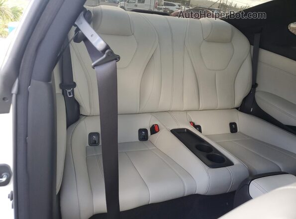 JN1EV7EK3JM340895 2018 INFINITI Q60 White Vista de los asientos traseros