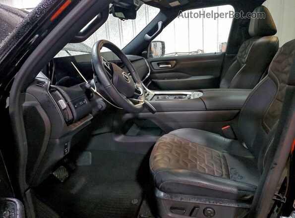 JN8AY3EB8S9100522 2025 NISSAN ARMADA Черный Вид салона спереди