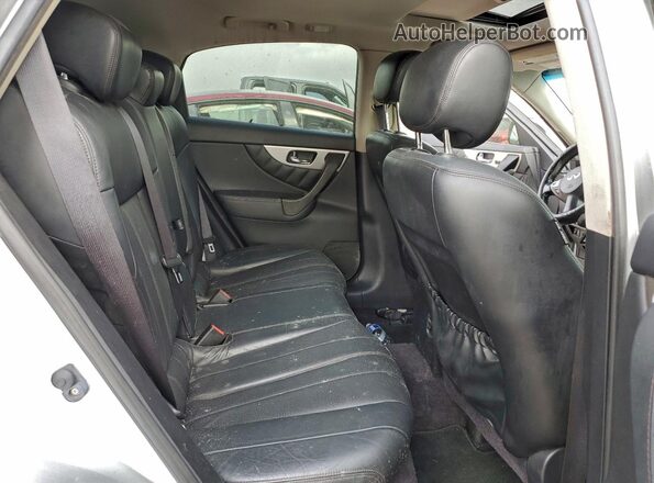 JN8CS1MU2GM130086 2016 INFINITI QX70 Серебряный Вид задних сидений