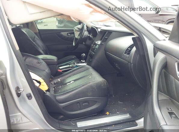 JN8CS1MU8HM142888 2017 INFINITI QX70 Серебряный Вид салона спереди