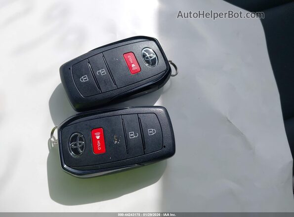 JTDACAAU9T3066438 2026 TOYOTA PRIUS Белый Вид панели приборов