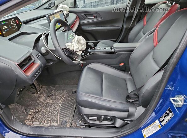 JTDACACU2R3011934 2024 TOYOTA PRIUS Синий Вид салона спереди