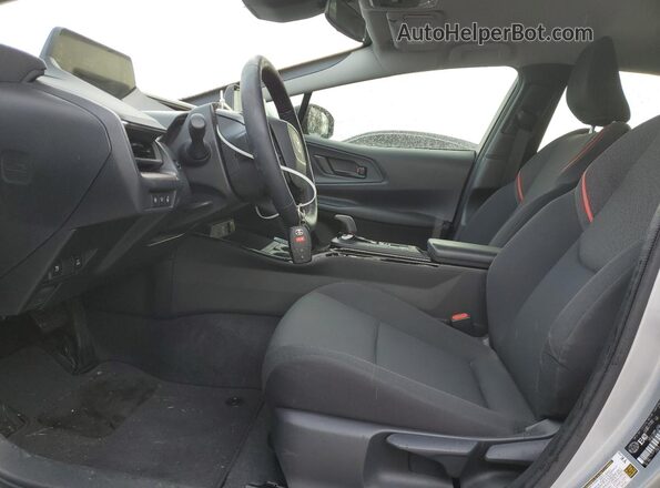 JTDACACU3P3008330 2023 TOYOTA PRIUS Silver Widok wnętrza z przodu