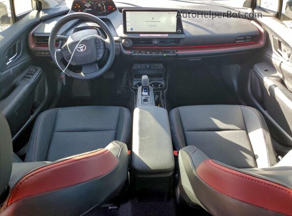 JTDACACU4R3031103 2024 TOYOTA PRIUS Серебряный Вид панели приборов