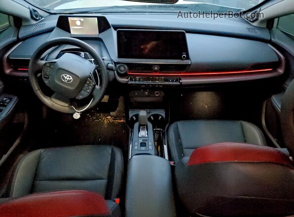 JTDACACU6R3019793 2024 TOYOTA PRIUS Серебряный Вид панели приборов