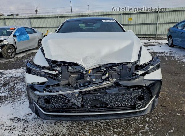 JTDAFAAFXR3006041 2024 TOYOTA CROWN White Вид спереду