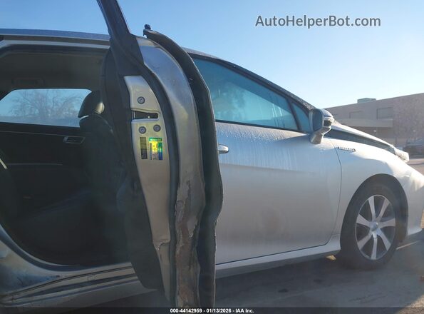 JTDBVRBD6HA002257 2017 TOYOTA MIRAI Silver Սալոնի հետևի տեսք