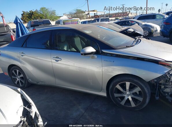 JTDBVRBD9HA002902 2017 TOYOTA MIRAI Silver Вид задньої частини салону