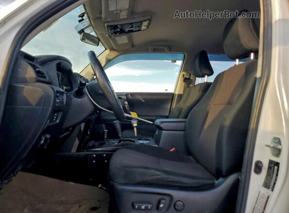 JTEBU5JR2G5396643 2016 TOYOTA 4RUNNER Белый Вид салона спереди