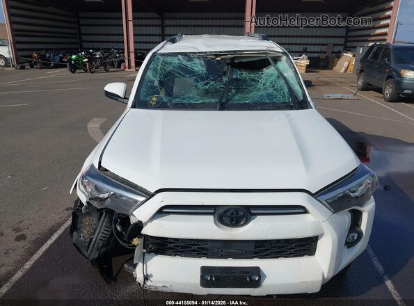 JTEEU5JR1P5291900 2023 TOYOTA 4RUNNER Белый Вид спереди