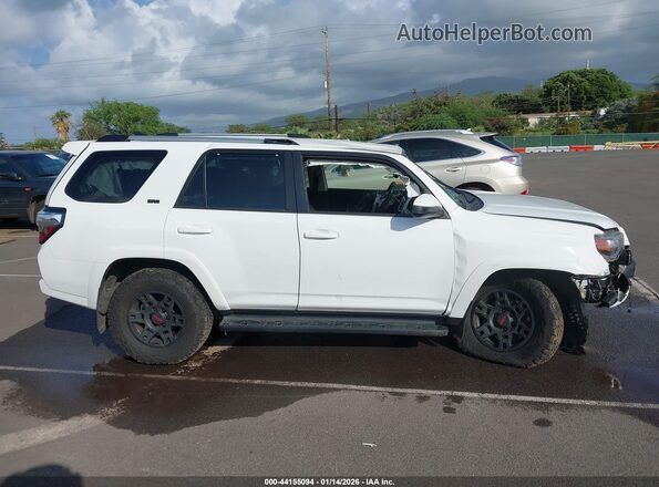JTEEU5JR1P5291900 2023 TOYOTA 4RUNNER Белый Вид щитка приборов