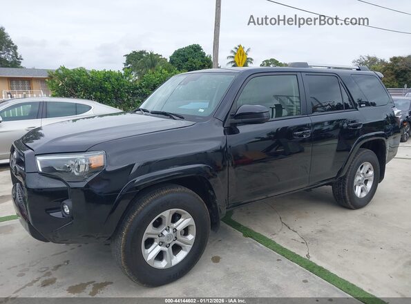 JTEEU5JRXR5310625 2024 TOYOTA 4RUNNER Black Vista tres cuartos delantera izquierda