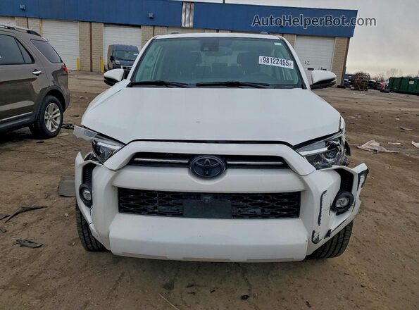 JTENU5JR2P6125119 2023 TOYOTA 4RUNNER White Widok z przodu