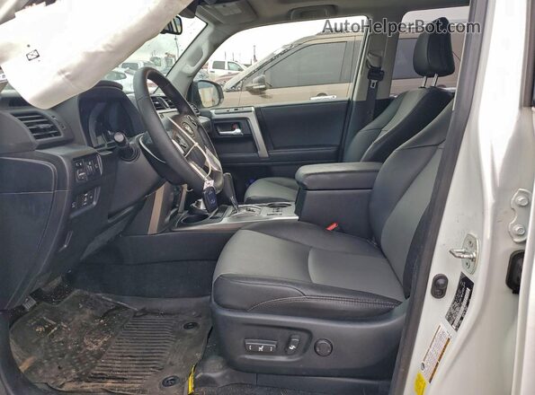 JTENU5JR2P6125119 2023 TOYOTA 4RUNNER White Widok wnętrza z przodu