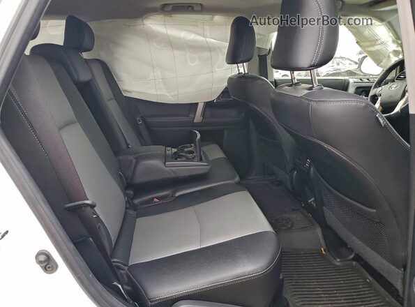 JTENU5JR2P6125119 2023 TOYOTA 4RUNNER White Widok wnętrza z tyłu
