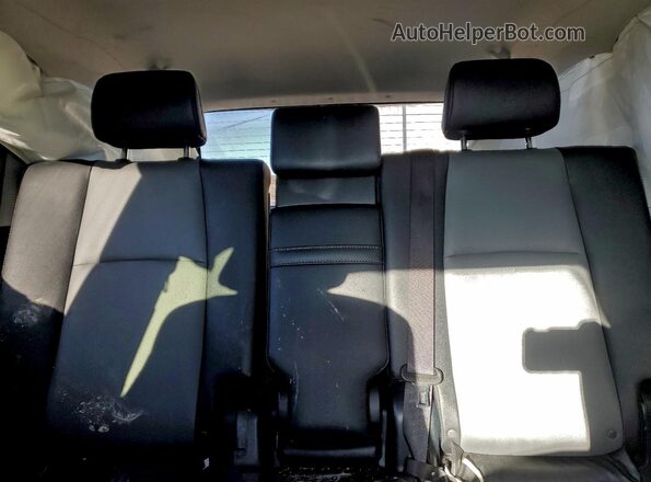 JTENU5JR9P6178836 2023 TOYOTA 4RUNNER Белый Вид задних сидений