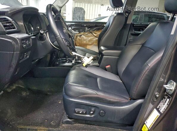 JTERU5JRXP6175803 2023 TOYOTA 4RUNNER Серый Вид салона спереди