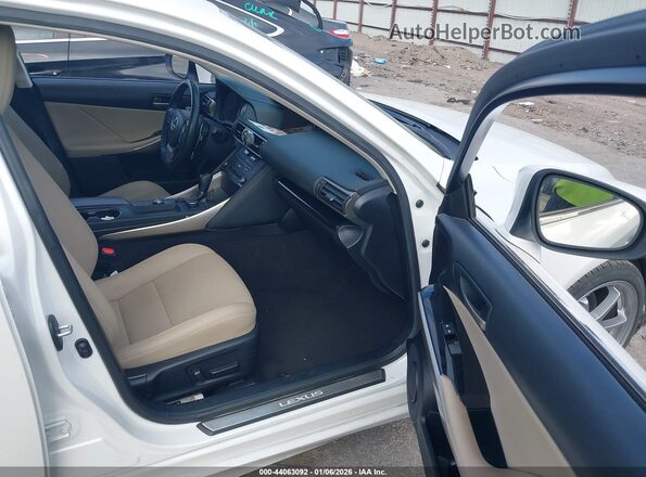 JTHBA1D22K5097598 2019 LEXUS IS 300 Белый Вид салона спереди