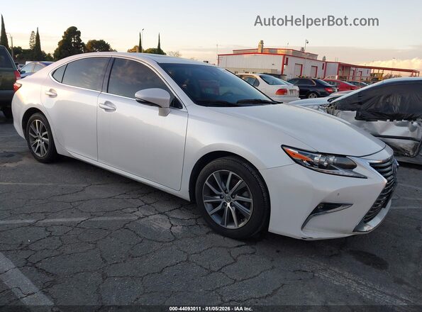 JTHBW1GG7H2134566 2017 LEXUS ES 300H Белый Передняя правая четверть