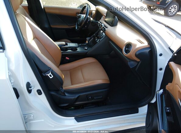 JTHCA1D27M5114130 2021 LEXUS IS 300 Белый Вид салона спереди