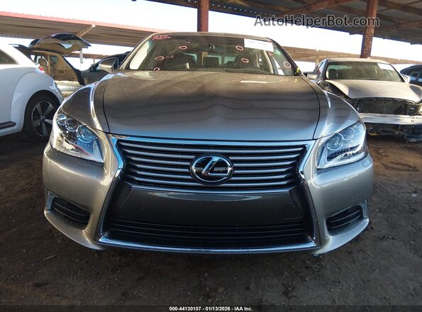 JTHGL1EF8H5057861 2017 LEXUS LS 460 Gray Vista interior trasera