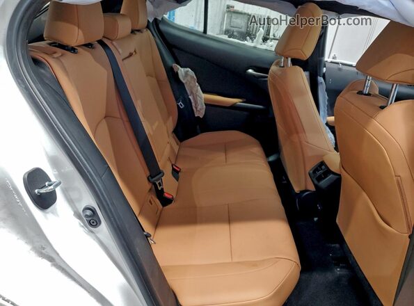 JTHP9JBH4P2070076 2023 LEXUS UX White Vista interior trasera
