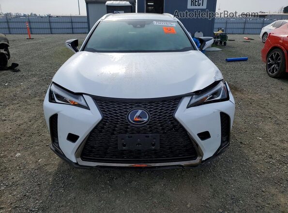 JTHU9JBH6K2011395 2019 LEXUS UX Белый Вид спереди