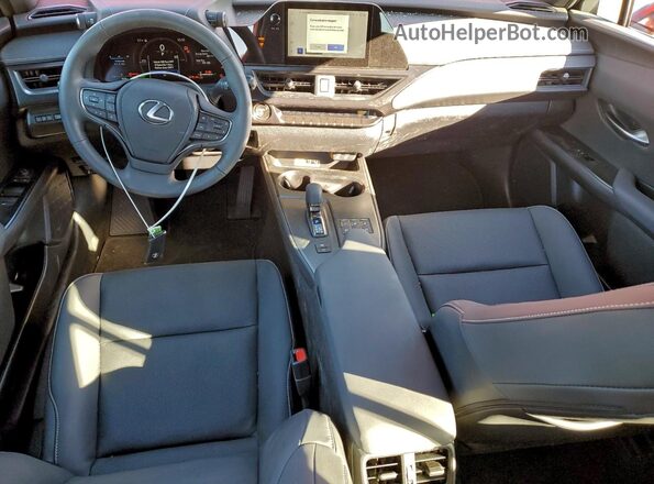 JTHUCJDH2S2008296 2025 LEXUS UX Red Вид панелі приладів
